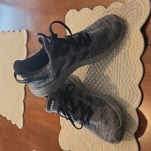 Sz 9 mens adidas shoes GUC